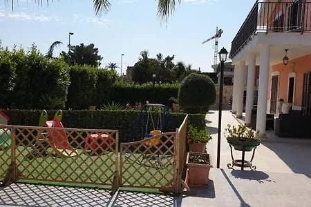 Capirro Con Piscina Alojamento de Acomodação e Pequeno-almoço Trani