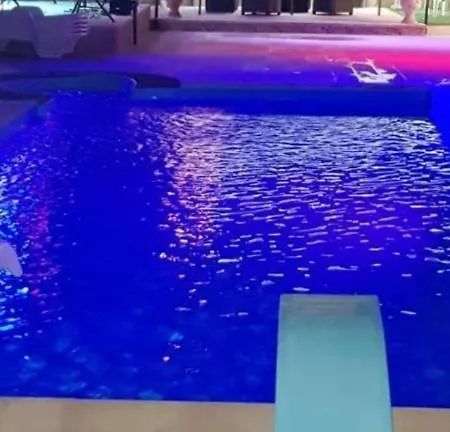 Alojamento de Acomodação e Pequeno-almoço Capirro Con Piscina *