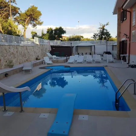 Capirro Con Piscina Trani