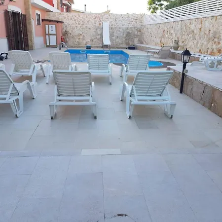 Capirro Con Piscina * Trani